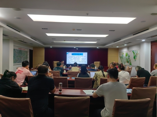 ����ʡ��ͨ�������Ż���վ������̬�����й�·���Ļ�����չ���ý�ͨ�������߳������������»